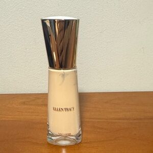 Ellen Tracy Foundation with Gold and Cream Design